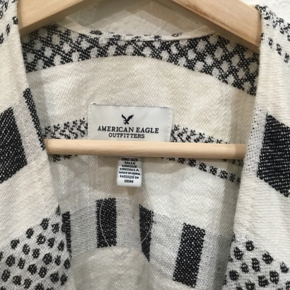 𝅺AMERICAN Eagle Southwestern bohemian style poncho - Picture 3 of 5